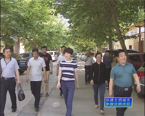 张丹青检查督导住宅小区文明创建工作