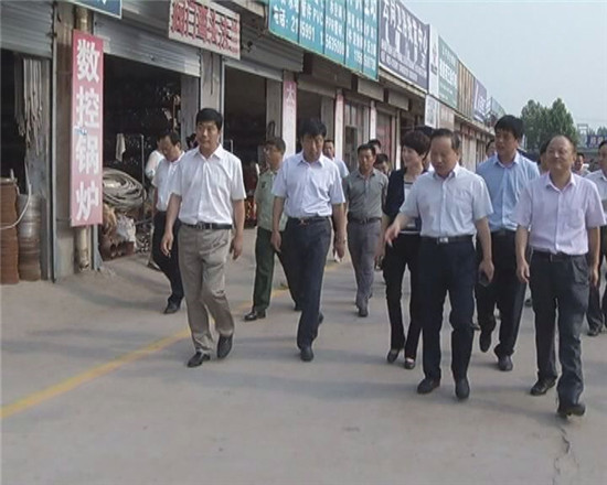 刘培国就文明城市创建工作进行现场办公