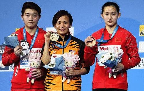 女子10米台马来西亚黑马夺冠 中国双保险失守