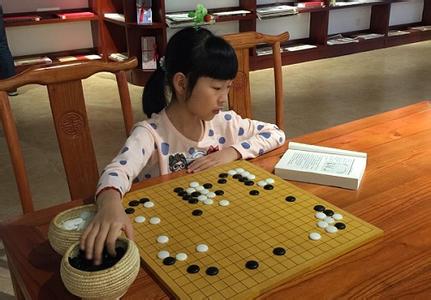 7岁时被让三子战胜华学明获俞斌高度赞扬，她帮老爸圆了“全运梦”