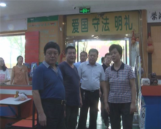 郭海英督导检查文化出版物市场管理工作