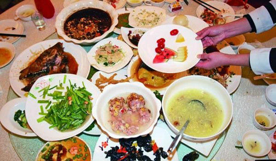 上半年餐饮收入超1.85万亿 警惕宴席浪费现象回潮
