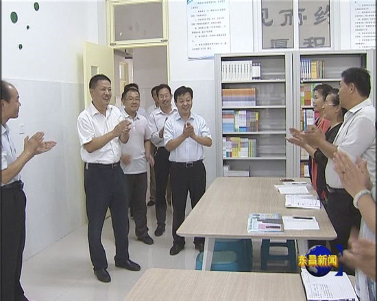 李凯走访慰问教师