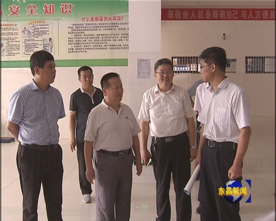 省教育厅领导检查我区义务教育均衡县创建工作