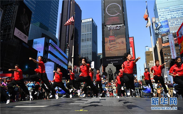 中国功夫亮相纽约时报广场
