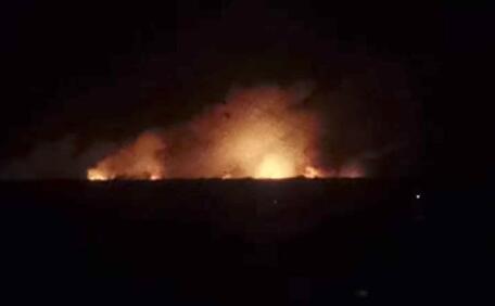 乌克兰一大型军火库发生爆炸 许多炮弹射向空中