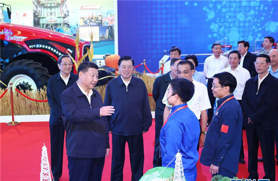 习近平等参观“砥砺奋进的五年”大型成就展