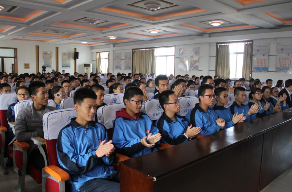 著名作家郭保林回母校聊城三中为学生授课