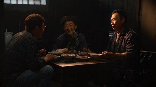 观看电影《十八洞村》 邓小平扮演者卢奇数次落泪