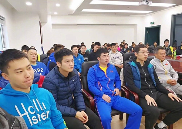 刘国梁接班人率国乒集体亮相 退休后被返聘继续执教