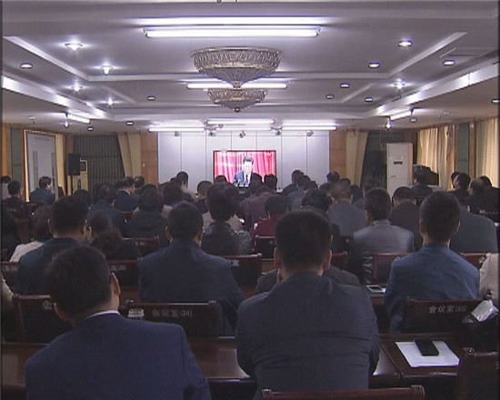 我区干部群众认真收听收看十九大开幕盛况