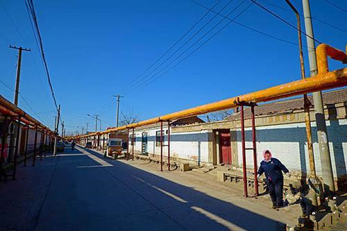 资料图:天津市西青区辛口镇郭庄子村,电代煤供暖管道通入家家户户。 <a target='_blank' href='http://www.chinanews.com/'>中新社</a>记者 佟郁 摄 资料图:天津市西青区辛口镇郭庄子村,电代煤供暖管道通入家家户户。 <a target='_blank' href='http://www.chinanews.com/'>中新社</a>记者 佟郁 摄