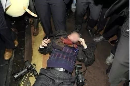 韩记者在华被打 5万多韩国民众请愿“惩治”闹事记者