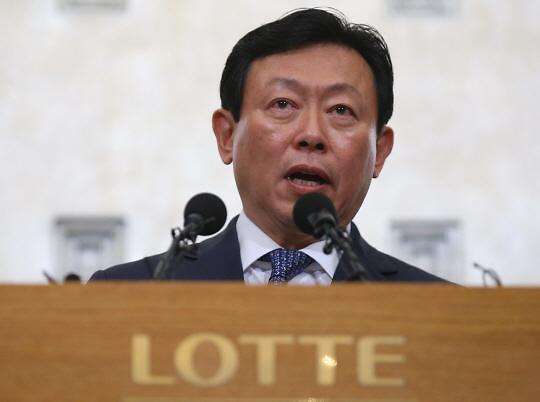 乐天集团会长辛东彬一审获刑1年8个月 其父获刑4年