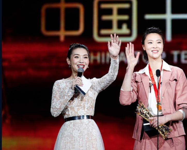 中国女排险全军覆没！朱婷落败郎平无资格获奖