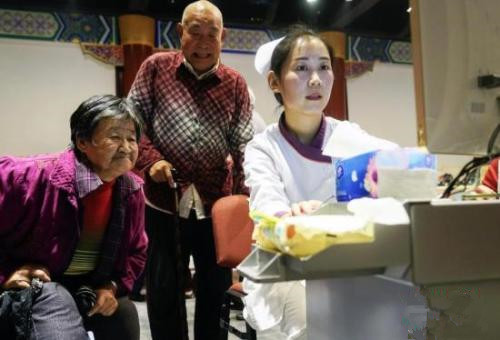 资料图:重阳节期间,北京发起“关注老年人营养均衡 快乐健康养老”的公益活动。 <a target='_blank' href='http://www.chinanews.com/'>中新社</a>发 谢云松 摄 资料图:重阳节期间,北京发起“关注老年人营养均衡 快乐健康养老”的公益活动。 <a target='_blank' href='http://www.chinanews.com/'>中新社</a>发 谢云松 摄