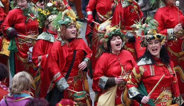 德国小镇“中国狂欢节”绚烂多姿 当地居民变身“中国人”