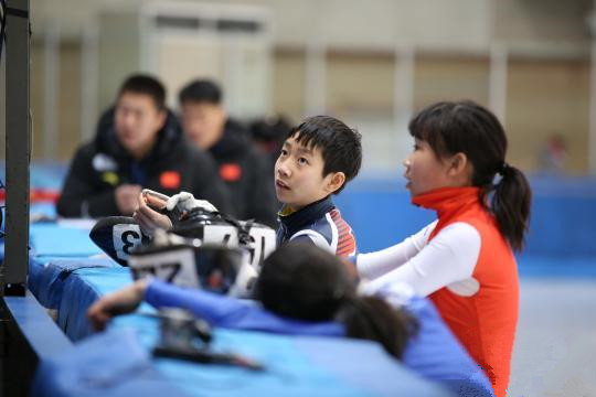 运动员在比赛结束后等待成绩。 胡耀杰 摄