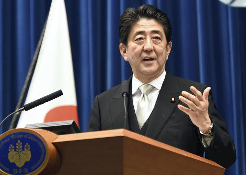 日本冲绳北方担当相连爆丑闻 给安倍“添乱”