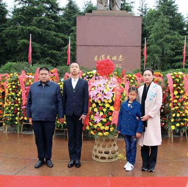 毛泽东之孙、贺龙之女、彭雪枫之子回乡祭祖