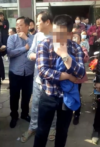 谣传勿信！网传莘县实验小学门口“偷孩子事件” 不实