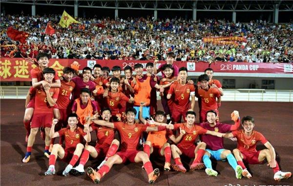 中国足球8-1团灭三豪门夺冠！黄金一代浮出水面