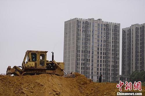 资料图:湖南长沙一楼盘土地上,推土机正在作业。 <a target='_blank' href='http://www.chinanews.com/'>中新社</a>记者 杨华峰 摄 资料图:湖南长沙一楼盘土地上,推土机正在作业。 <a target='_blank' href='http://www.chinanews.com/'>中新社</a>记者 杨华峰 摄