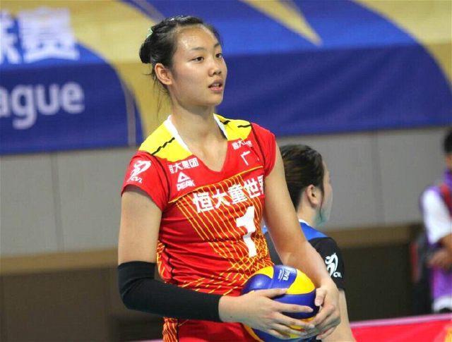 女排1米95黑珍珠获打磨良机 郎平助她冒尖追赶龚翔宇