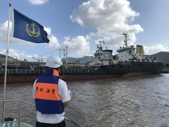 图为宁波海事局执法人员开展防台巡航。宁波海事局提供 图为宁波海事局执法人员开展防台巡航。宁波海事局提供
