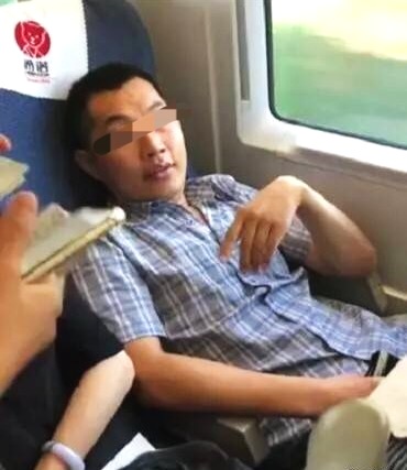 从“博士”到“人渣”：山东“座霸”男子被深扒黑历史的48小时