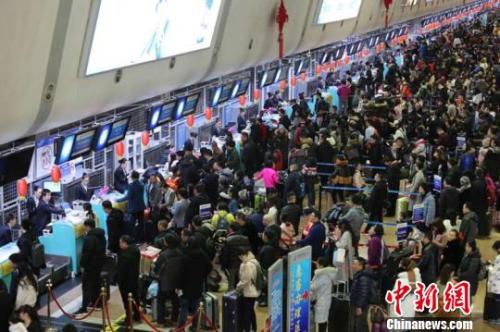 2018年上半年出境游人次达到了7131万,同比增长15���资料图)仇建 摄 2018年上半年出境游人次达到了7131万,同比增长15���资料图)仇建 摄