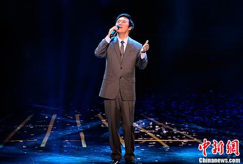 费玉清称退出演艺圈：掌声无法填补双亲去世的失落
