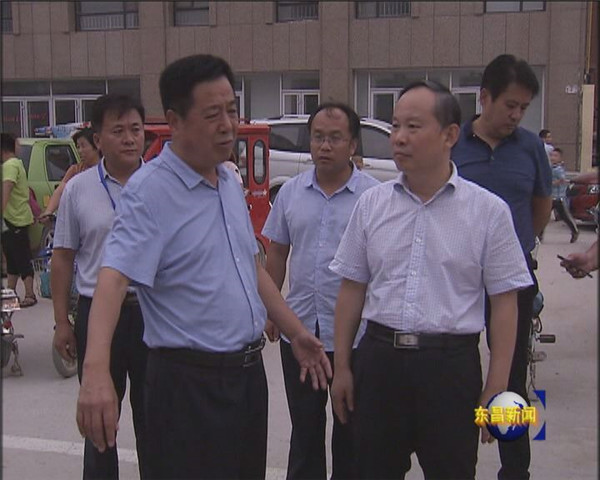刘培国检查背街小巷改造提升工作