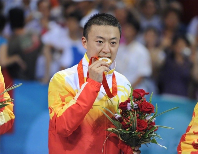 马琳搂刘诗雯开心合影 国乒名帅离职1年后终复出执教