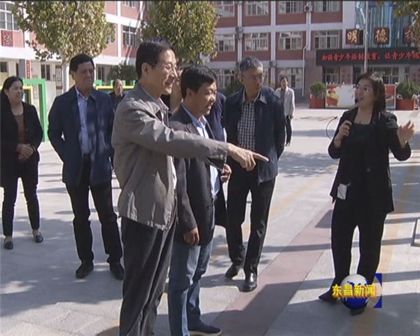 市七五普法中期检查验收组来我区检查