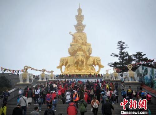 黄金周7.26亿人次出游 吃穿用等传统消费提质升级