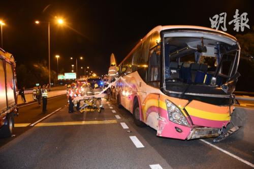 香港青衣30日发生严重车祸 造成5人死亡31人受伤