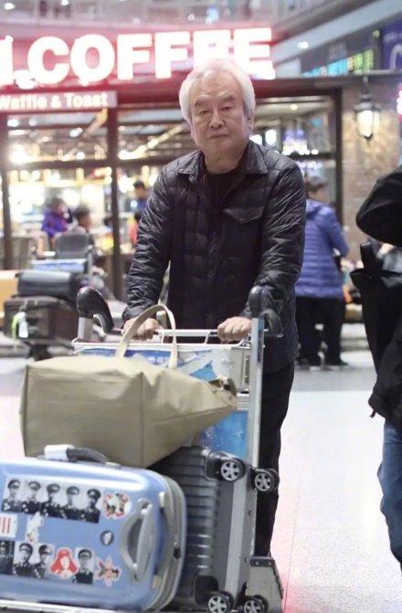 涂们的行李箱登上了热搜，因为贴着这些人