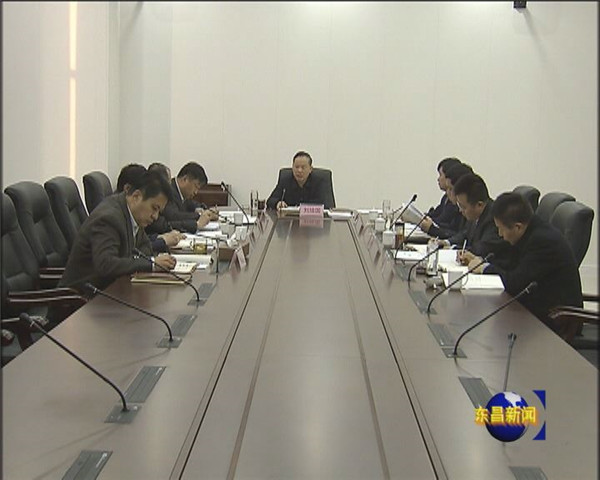 区政府党组理论学习中心组开展集中学习