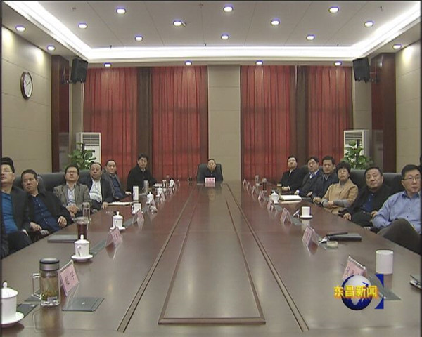 我区组织收看庆祝改革开放40周年大会