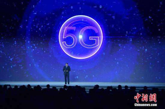 资料图:全球首款全集成5G新空口毫米波及6GHz以下射频模组发布。<a target='_blank' href='http://www.chinanews.com/' >中新网</a>记者
李骏 摄 资料图:全球首款全集成5G新空口毫米波及6GHz以下射频模组发布。<a target='_blank' href='http://www.chinanews.com/' >中新网</a>记者
李骏 摄