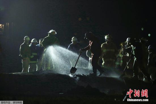 资料图:墨西哥中部伊达尔戈州一段被非法凿开的输油管当地时间1月18日突然发生爆炸,数十人死亡。 资料图:墨西哥中部伊达尔戈州一段被非法凿开的输油管当地时间1月18日突然发生爆炸,数十人死亡。