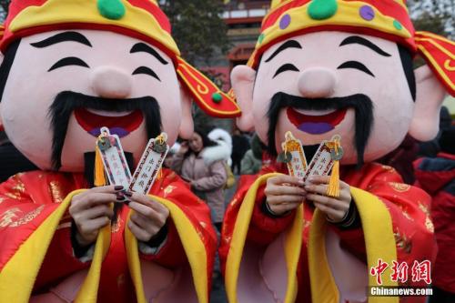 春节花费知多少？“你银行卡余额不足，赶快上班！”