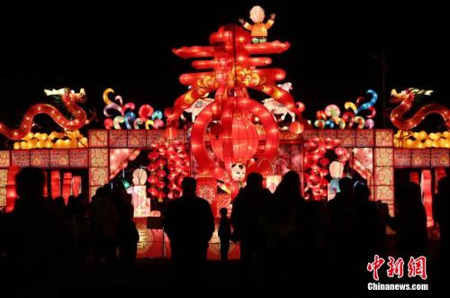 今天才是中国传统“情人节” 你计划赏灯约会吗？