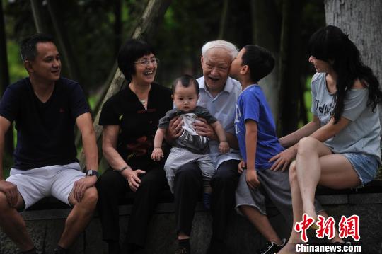 调查：85后最担心父母养老 90后担心自己未来养老