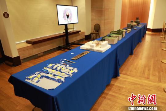 仪式现场展示了其中20余件(套)文物 国家文物局供图 摄 仪式现场展示了其中20余件(套)文物 国家文物局供图 摄