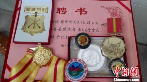 华侨华人清明祭扫：棠梨花映白杨树，尽是死生别离处