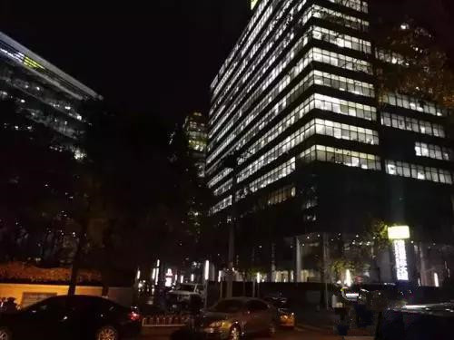资料图：灯火通明的写字楼。 <a target='_blank' href='http://www.chinanews.com/' >中新网</a>记者 张尼 摄