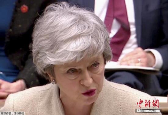 英国护照“提前脱欧”引关注 英首相将赴欧再协商