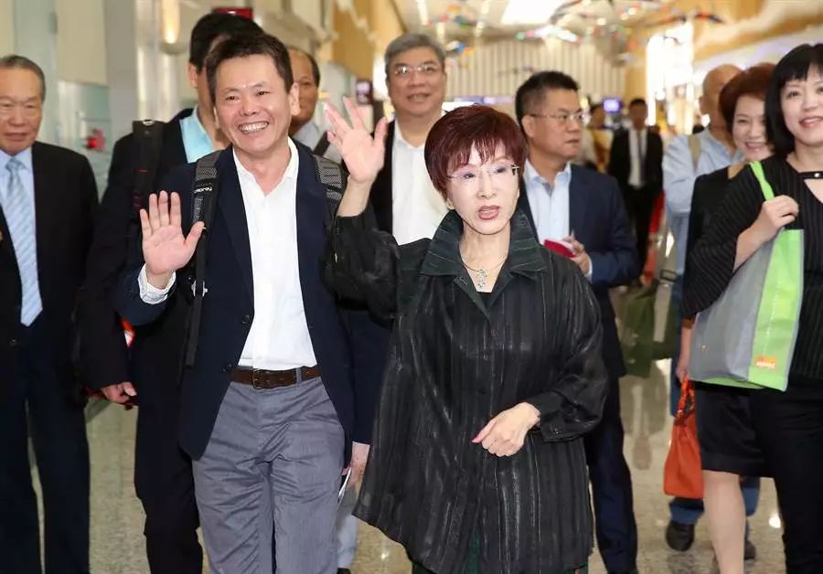 洪秀柱率团抵京 三大看点备受关注